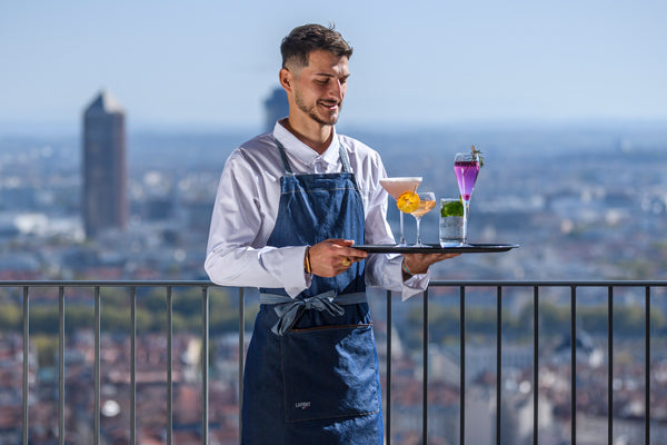 Tablier de serveur et serveuse