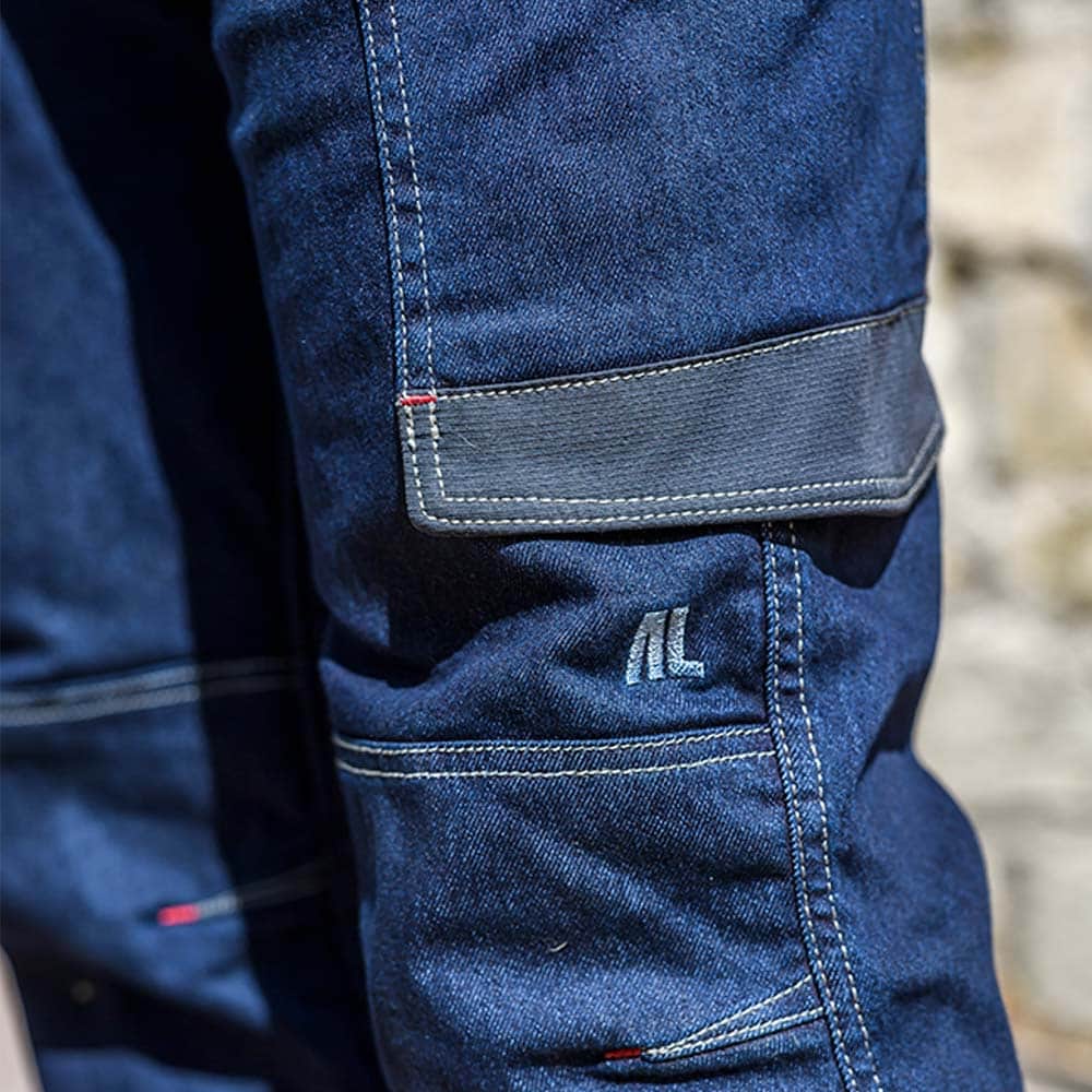 Zoom sur la poche cuisse du pantalon de travail RULER.LJ en jean